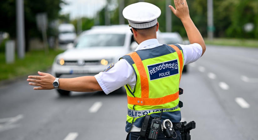 Holttestre bukkantak az M5-ösön: lezárták a belső sávot mindkét irányban, megszólalt a rendőrség