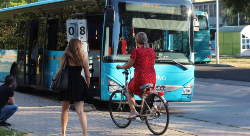 Ingyenes buszozás az iskolába: Érsekújvárban, Léván és Párkányban is várják a tanulókat