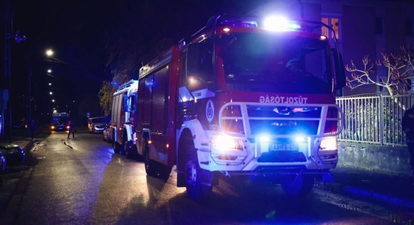 Kigyulladt egy autó Szabolcsban, az egész jármű lángokban állt!