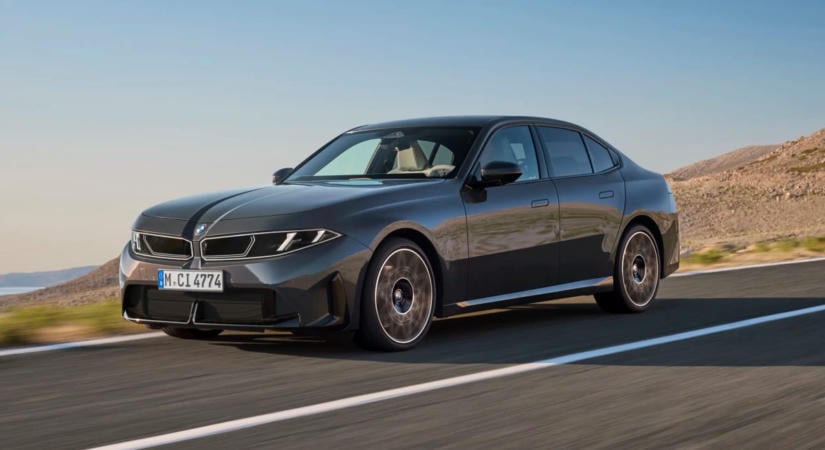 Belső égésű motorral is bemutatta a BMW az új 3-as sorozatot!