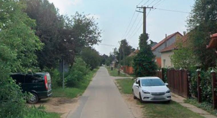 Villanyoszlopnak ütközött egy autó Sárándon