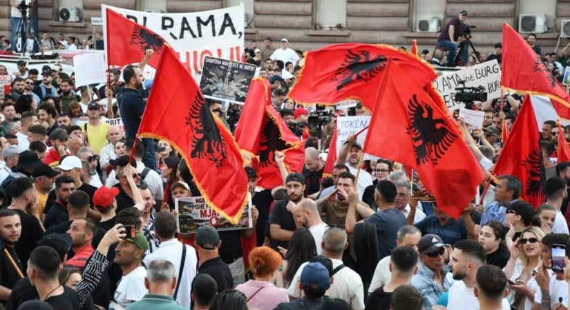 Folytatódnak a tüntetések Albániában
