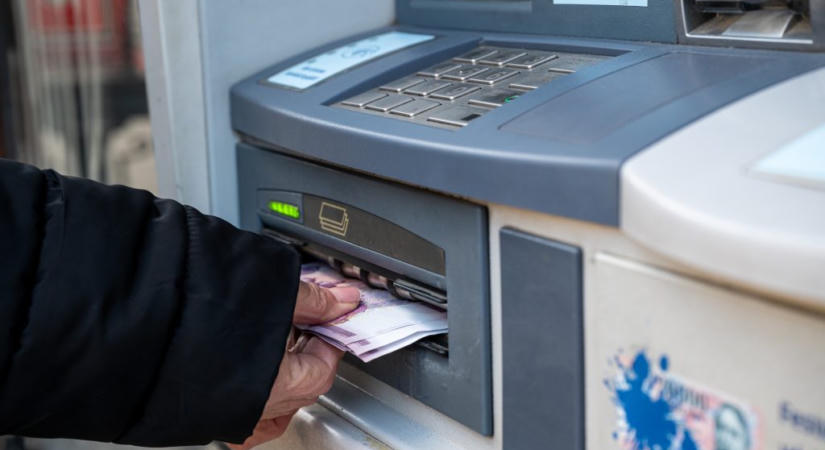 Hamis papírokkal került új ügyvezető egy cég élére, 150 millió forintot utaltak el a számlájáról