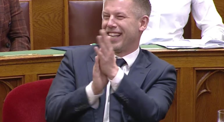 Magyar Péter péntek esti programja: a Legfőbb Ügyészség cukkolása a Facebookon