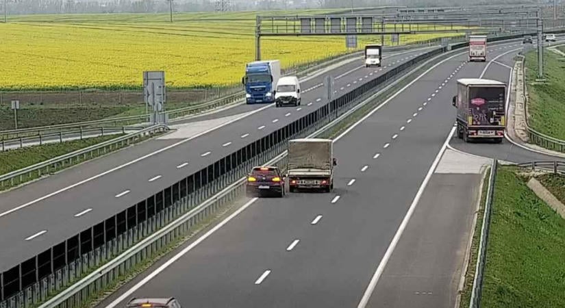 Be akarta engedni a kamiont Miskolcnál, ritka ostoba baleset lett belőle