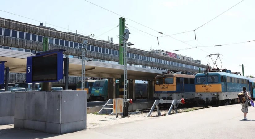 Korlátozásokkal, de újra járnak a vonatok a Déli pályaudvaron