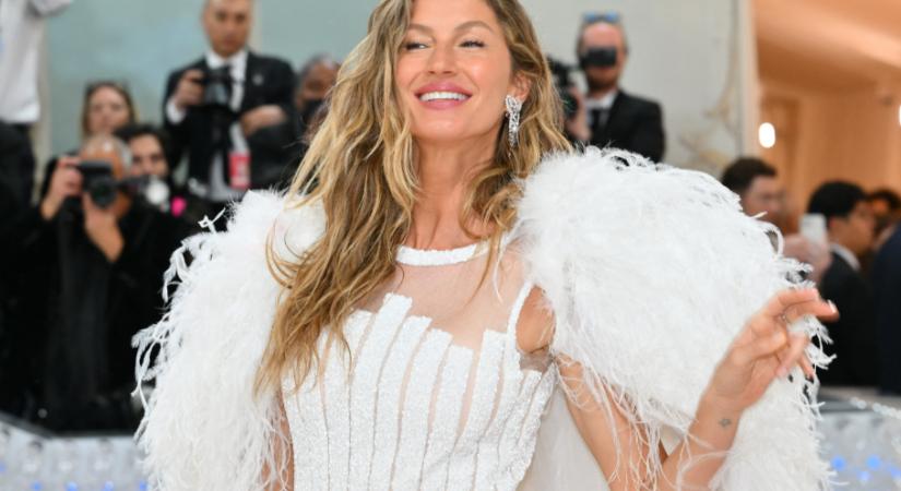 Gisele Bündchen leopárdmintás bikiniben ünnepelte 46. születésnapját