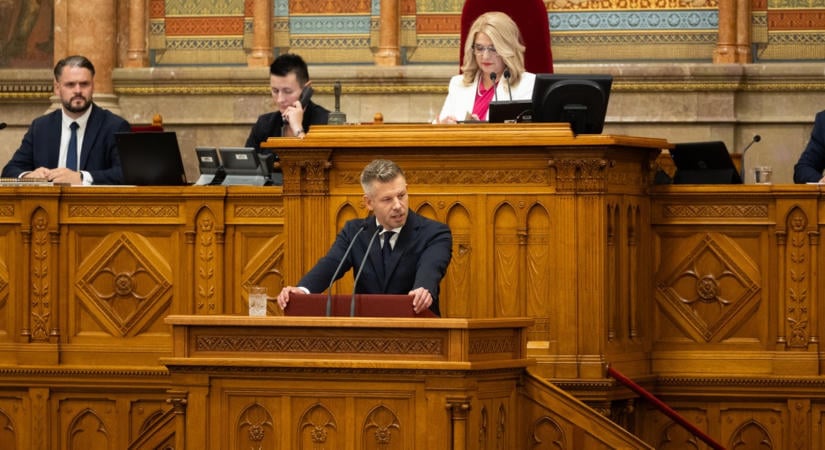 Magyar Péter az eddigi legfontosabb parlamenti beszédét tartja, bemutatja a 2027-es költségvetést