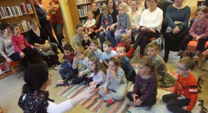 Varázskönyvtárrá változik a Bródy: királyfik és királylányok szállják meg az egri könyvtárat
