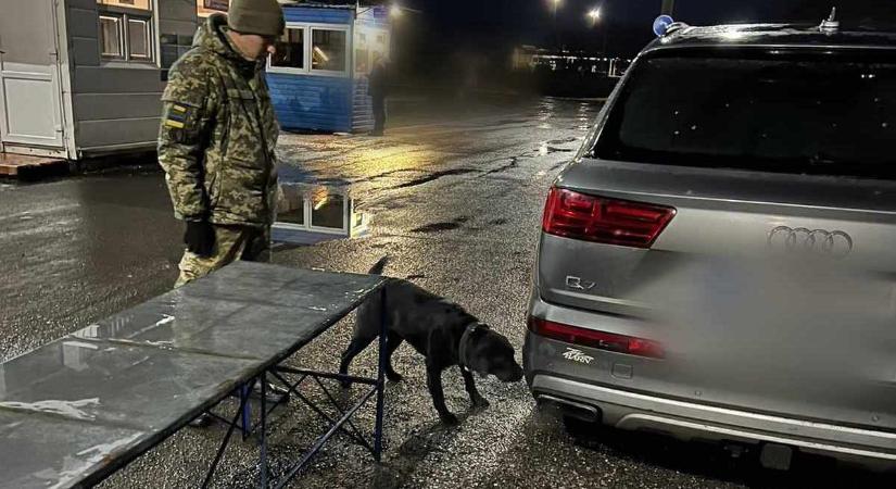 Marihuánát találtak egy autóban az asztélyi határátkelőn
