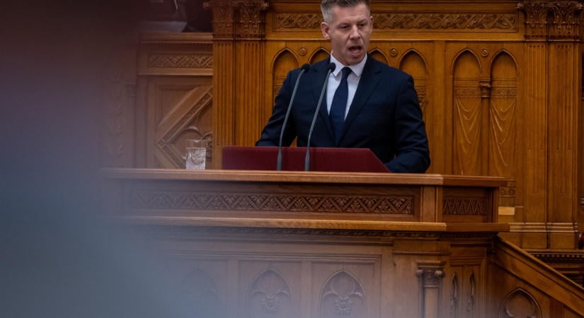A fideszes közöny miatt Magyar Péter nem beszélhetett 22 órát a parlamentben