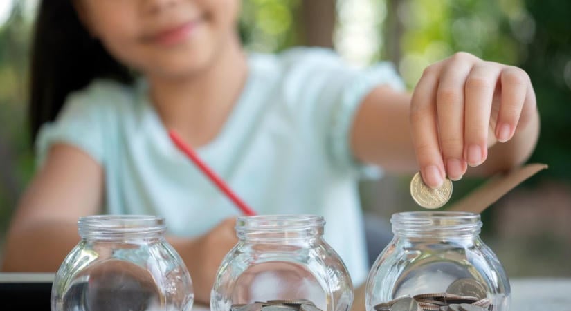 Mennyi legyen a zsebpénz? A kisebbeknek hetente, a nagyobbaknak havonta ajánlott appanázst adni