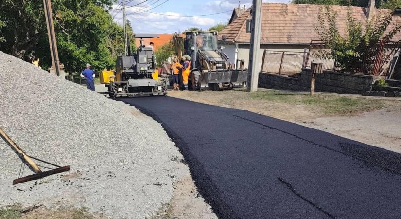 Hat év küzdelem után: célba ért a Kossuth utca felújítási projektje
