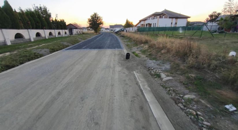 Már most száguldoznak az Oladi Plató új útburkolatán - az önkormányzati képviselő figyelmeztet