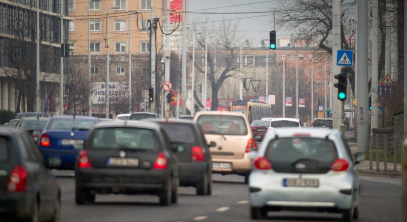Életveszélyes manővereket rögzítettek a közútkezelők