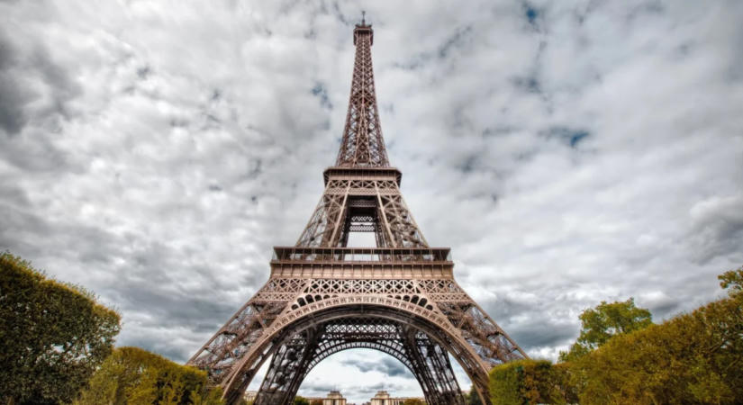 Sztrájkoltak az Eiffel-torony dolgozói egy diszkriminatív kérés miatt