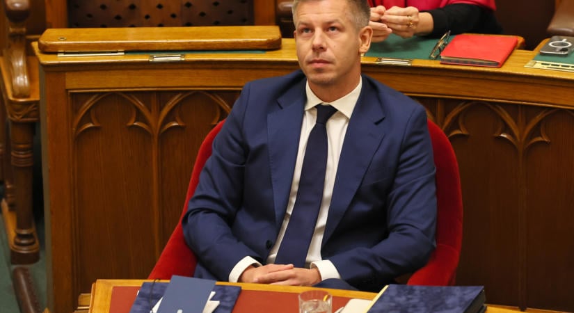 Előkerült a videó: Földre vitték a férfit, aki megdobta Magyar Pétert – A miniszterelnök reagált az eseményekre
