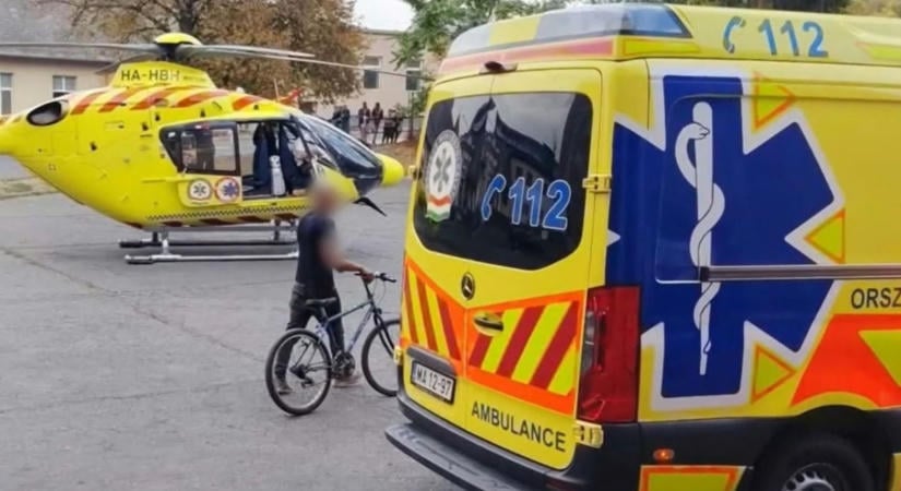 Összecsődült az utca a borsodi városban, mentőhelikopter landolt a házak mellett – videóval