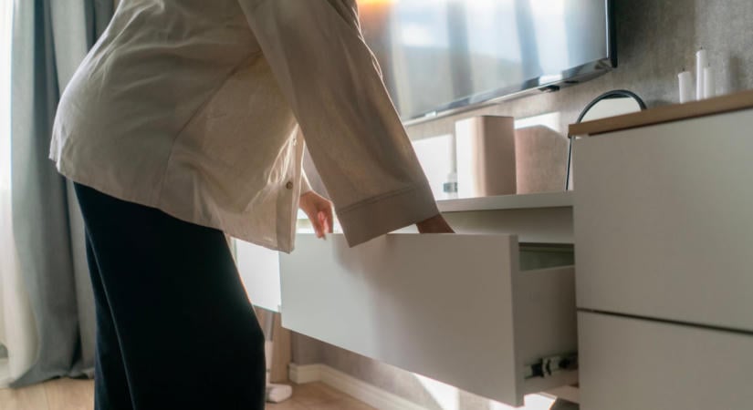 Szorul a fiók? Ezzel az egyszerű trükkel újra könnyen csúszik majd