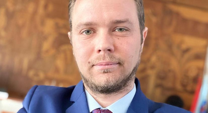 „A bőröndünk hamarabb kész, mint az önéletrajzunk” – A DK fiatal alelnökével interjúztunk