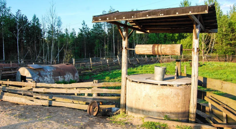 Kiszáradt több kút Ecsegen, vizet oszt az érintetteknek a Máltai Szeretetszolgálat