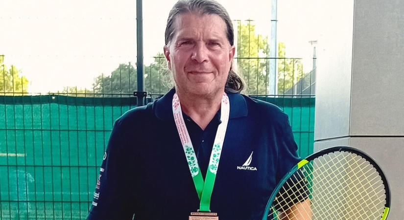 A nagy visszatérő - bronzérmet szerzett Keszthelyen a senior szekszárdi teniszező