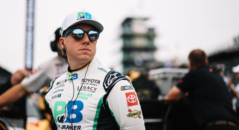 NASCAR: Nemecheket kivágta a Legacy Motor Club