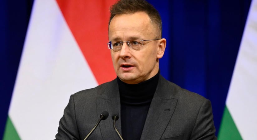 Elképesztő háttérsztori: egy baráti üzenet elég volt Szijjártónak Dzsudzsák diplomata-útleveléhez
