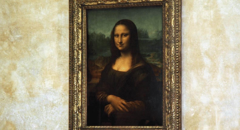 Festményt akasztott a Mona Lisa mellé két férfi