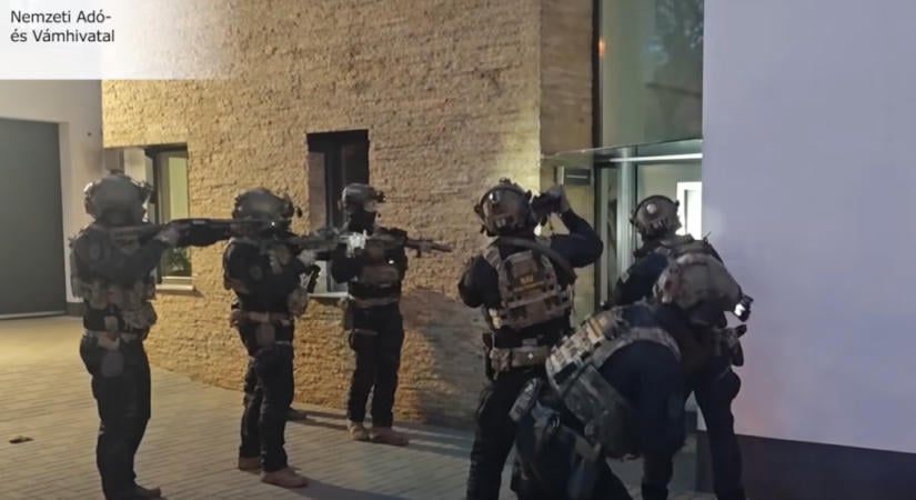 Videót tett közzé a NAV a lélegeztetőgép-bizniszhez kötődő bűnszervezet elleni akcióról