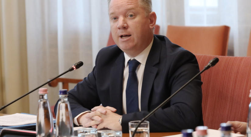 Új bértábla és nyugdíjrendszer jöhet a rendvédelemben