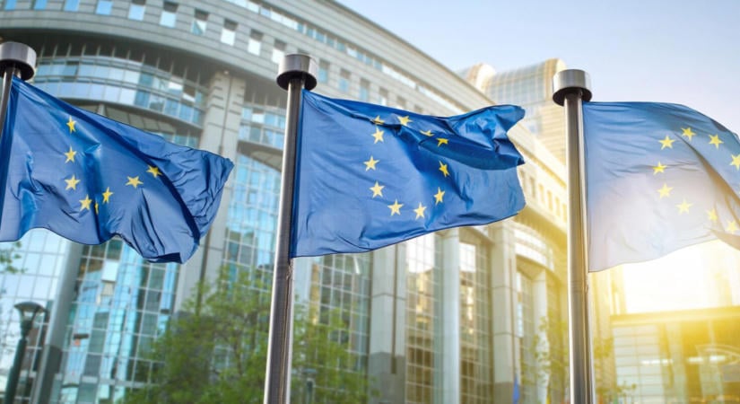 Újabb százmilliárdos csekket kapott a Google az Európai Unióban