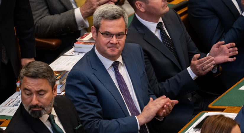Volt egészségügyi államtitkárként a stroke-al viccelődve szólt hozzá Takács Péter a tiszás szavazógombos ügyhöz