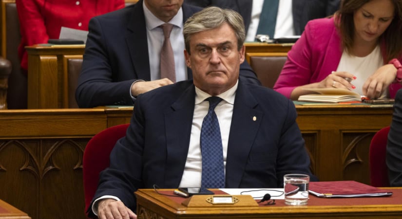 Közel 120 milliárd forintot kell elutalnia Kapitány Istvánnak a rezsicsökkentett energiáért a szolgáltatóknak a hónap végéig