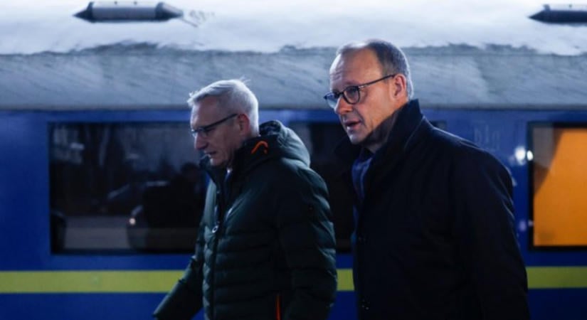 Fontos vendég érkezett Kijevbe, bő egymilliárd euróval a táskájában