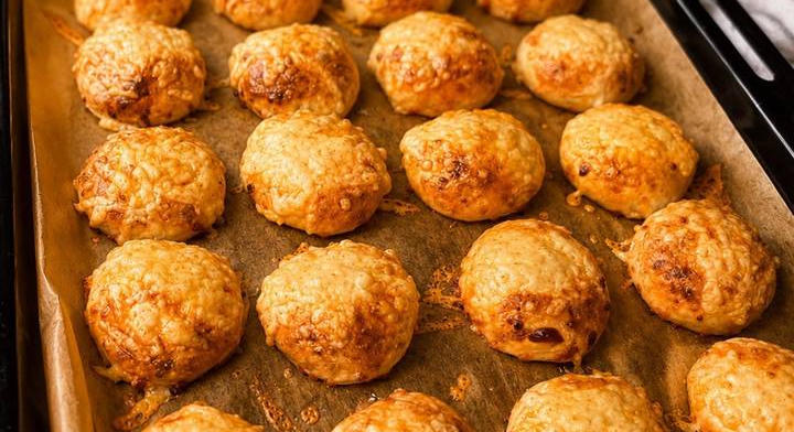 Mamaféle túrós, sajtos pogácsa: napokig omlós marad a tészta
