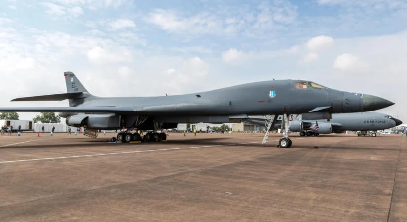 Kivonták az amerikai bombázókat a brit légibázisról a terrorgyanús eset után