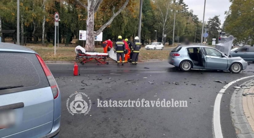 Elaludt a volánnál a sofőr – ketten súlyosan megsérültek a zalaegerszegi balesetben ( fotók)