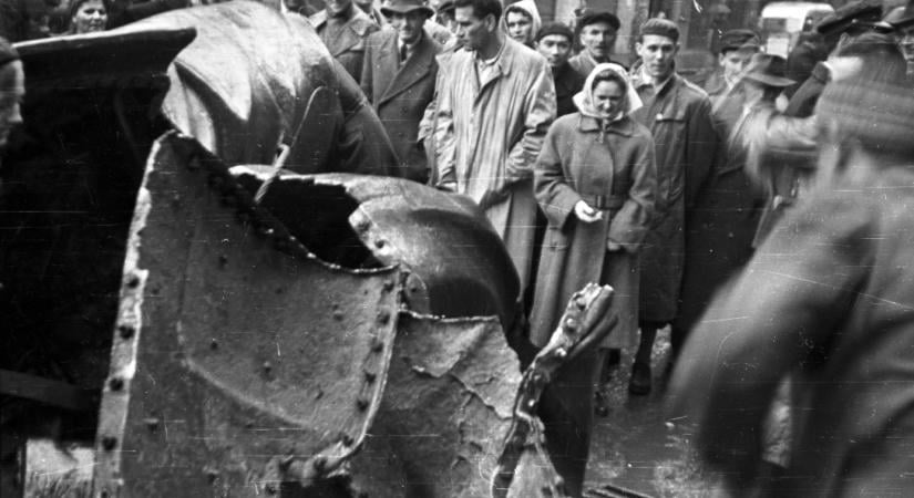 A Szabadságvágy villamosa a Deák Ferenc téren