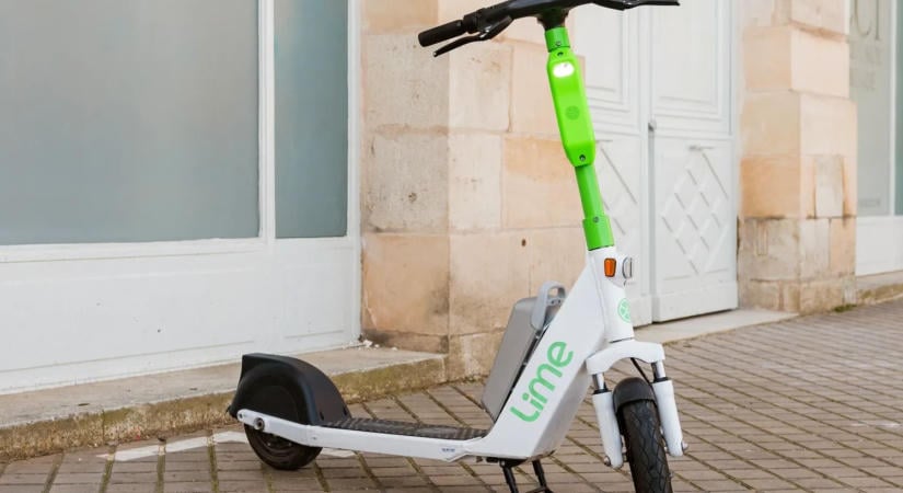Szigorítják az elektromos rollerezés szabályait: korhatárhoz és jogosítványhoz kötik a használatot