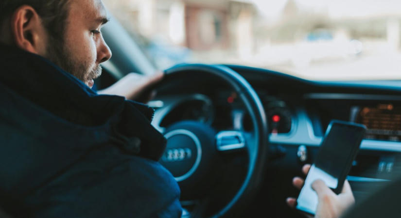 Hányingered lesz, ha mobilozol utazás közben? A Google-nek van egy trükkje