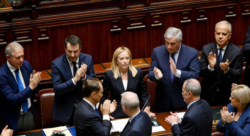 Szélsőjobbról a centrumba húzódva lett olasz rekorder Giorgia Meloni, akinek most Putyin embere miatt főhet a feje
