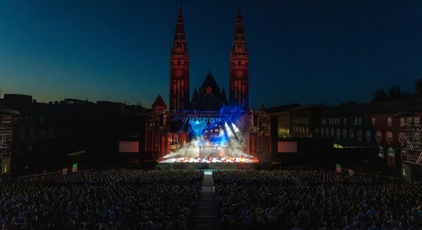 Petőfi-ősbemutató és újjászülető Miss Saigon a Dóm téren