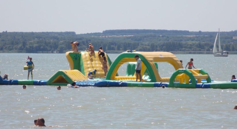 Most bárki ráugorhat a Wibitre – pályázatot írt ki Tihany az élménypark üzemeltetésére