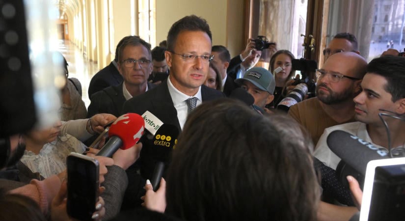 Véget ért Szijjártó Péter meghallgatása, megrendítő órákon van túl a Bizottság
