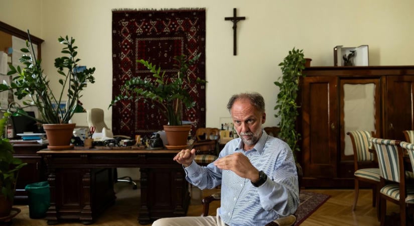 „Az egyházi iskolákon belül minket liberális intézménynek tartanak”