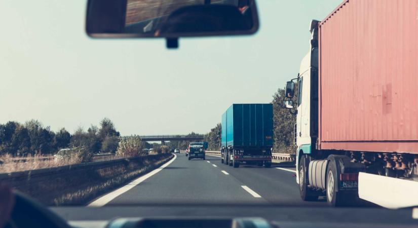 Kamionsofőrök lophattak a rájuk bízott rakományból