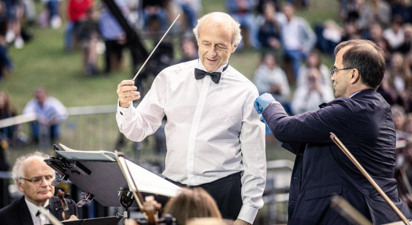Ingyenkoncertet adnak Fischer Ivánék a Hősök terén