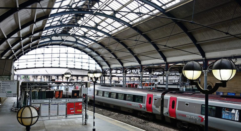 Váratlan helyzet Nagy-Britanniában – áramkimaradás bénította meg a brit vasúthálózat egy részét