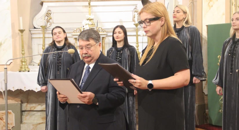 Az emlékezet és a szabadság zenéje: Ungváron a Cantus kórus a magyar forradalom 70. évfordulóját méltatta